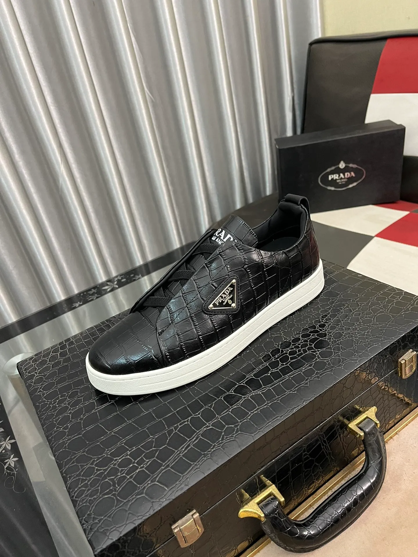 Men's shoes 💰540⌚️⌚️【PRADA】Prada - High-end quality casual sports shoes - Upper: calf leather shoe body with brand metal fasteners, - Inner lining: breathable leather lining - Outsole: ultra-light TPU foam·rubber; molded outsole -Super high quality control·Fine workmanship: highlighted (high-end·luxury·grade) -Size: 38-443️⃣Colors available